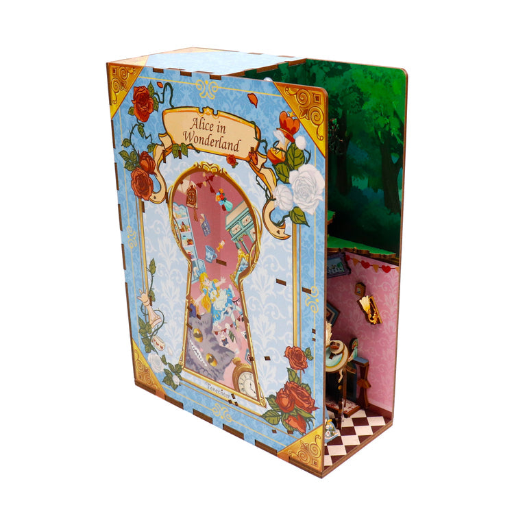 DIY Book Nook Alice in Wonderland