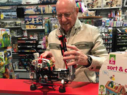 Customer Highlights - Lego made Rubik's cube solving robot!