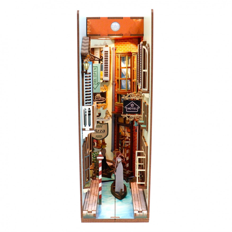 DIY Bookend Travel in Venice