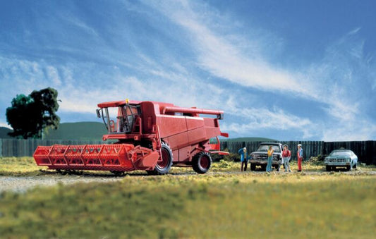 HO Farm Combine with Grain & Corn Heads Kit