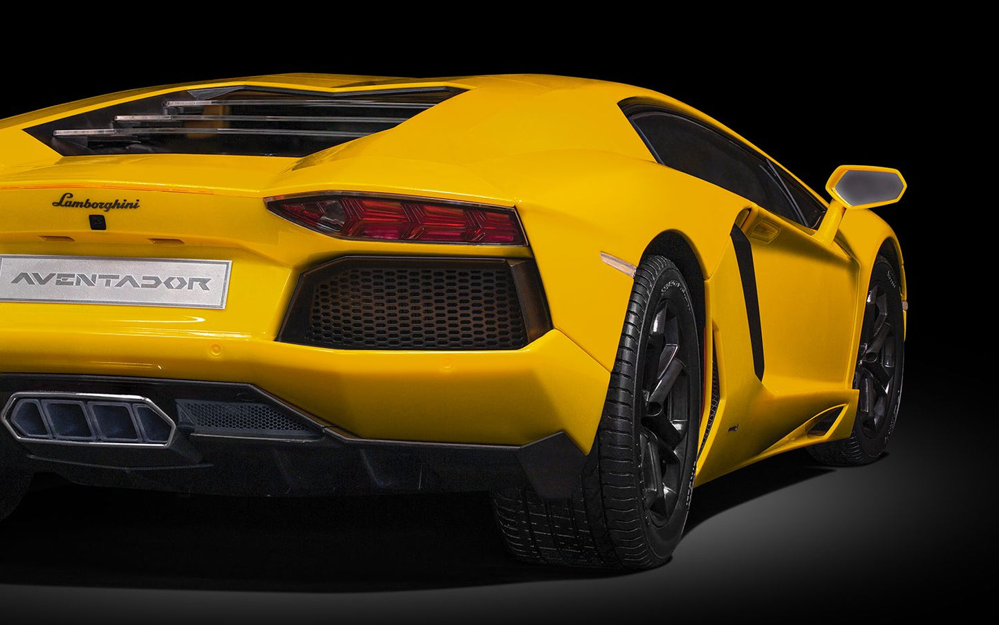 Lamborghini Aventador LP700-4 1/8