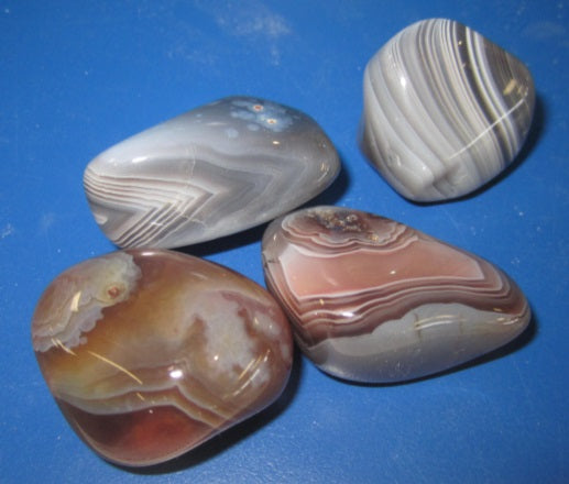 GRAY BANDED AGATE TUMBLED
